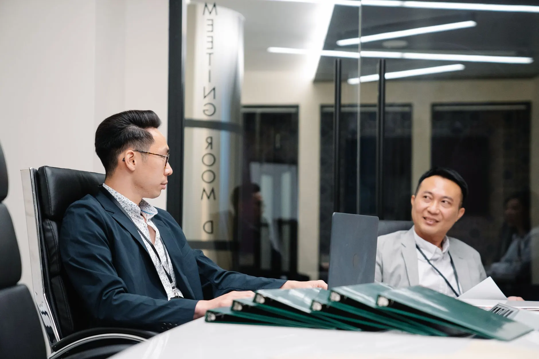 商用清洁用品选型对比:材质耐久性与使用效能的综合评估